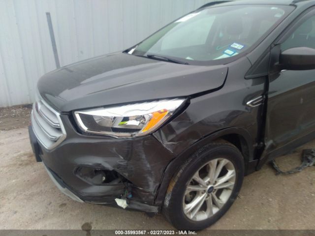1FMCU0GDXJUD04145 Ford ESCAPE SE