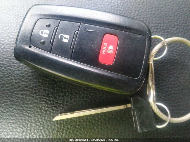 2021 Toyota RAV4, VIN: 2T3W1RFV9MW131816