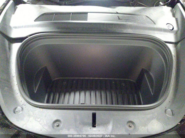 Tesla Model Y Long Range 2021 5YJYGDEE3MF081738 Image 11