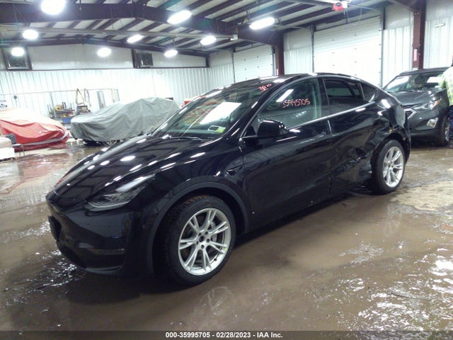 Tesla Model Y Long Range 2021 5YJYGDEE3MF081738 Image 2