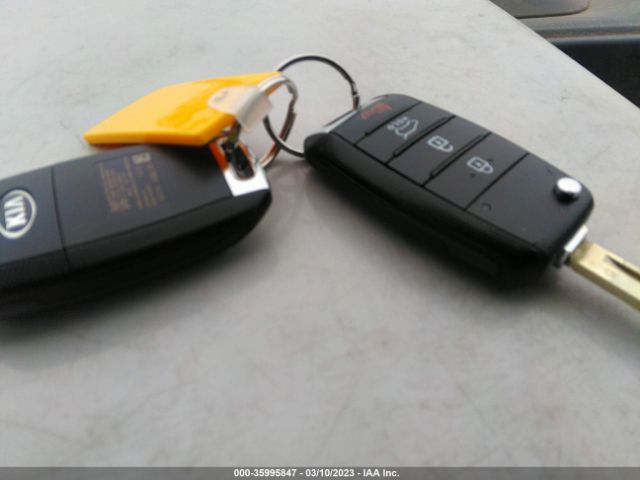 5XYPG4A55KG563263 KIA Sorento Lx V6