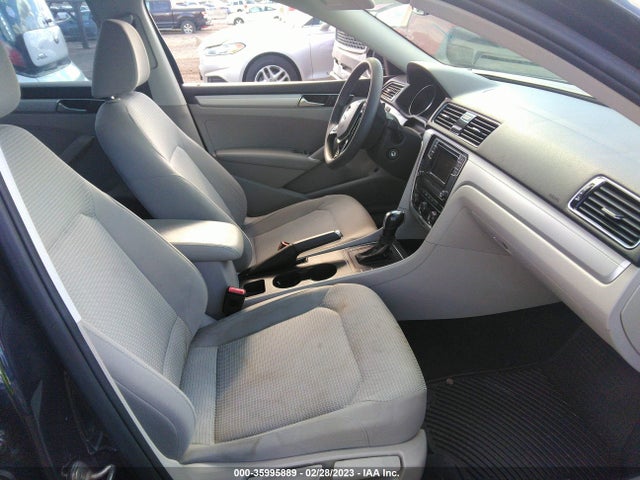 1VWAA7A30JC021754 Volkswagen Passat 2.0t S/r-line
