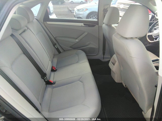 1VWAA7A30JC021754 Volkswagen Passat 2.0t S/r-line