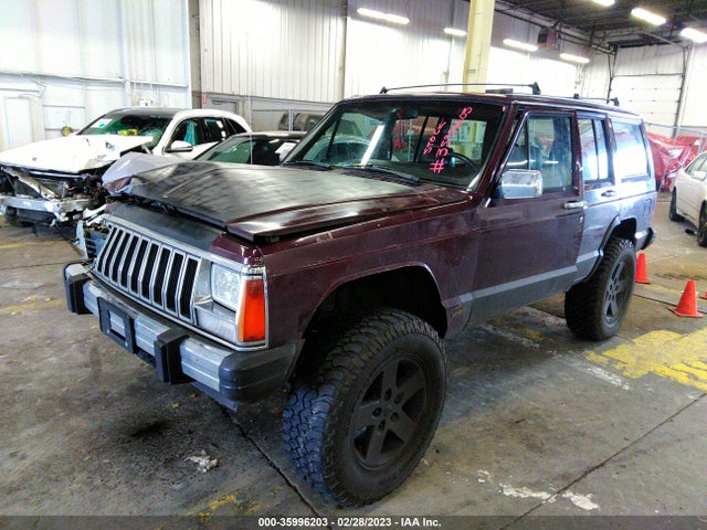 1987 JEEP CHEROKEE LAREDO VIN: 1JCMR784XHT147829