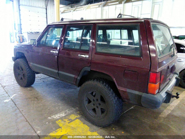 1987 JEEP CHEROKEE LAREDO VIN: 1JCMR784XHT147829