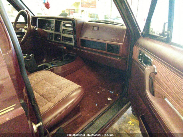 1987 JEEP CHEROKEE LAREDO VIN: 1JCMR784XHT147829