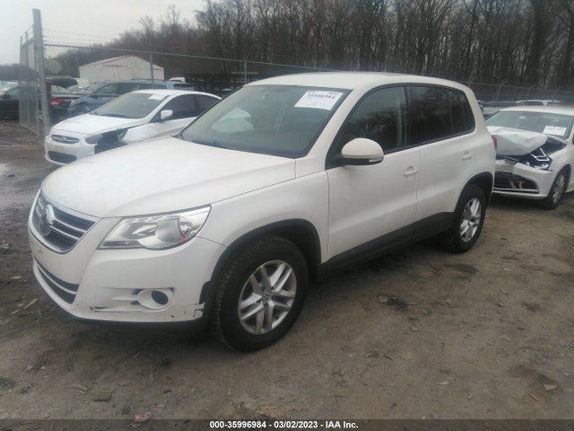 2011 VOLKSWAGEN TIGUAN S VIN: WVGAV7AX3BW525768
