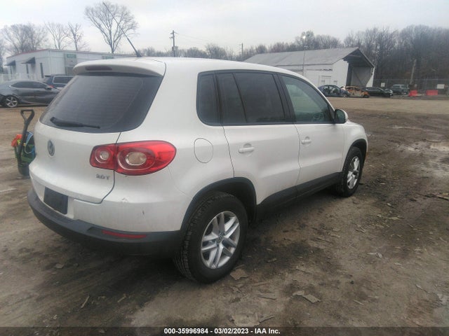 2011 VOLKSWAGEN TIGUAN S VIN: WVGAV7AX3BW525768