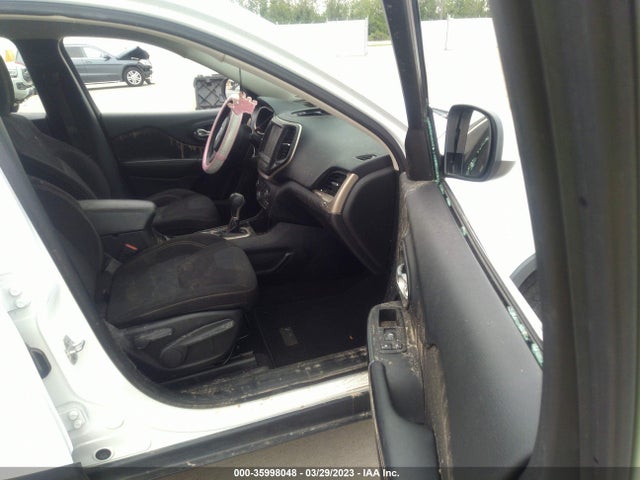 1C4PJLCB7GW173001 Jeep Cherokee Latitude