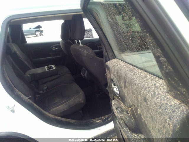 1C4PJLCB7GW173001 Jeep Cherokee Latitude