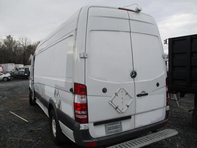 2014 MERCEDES-BENZ SPRINTER CARGO VANS VIN: WD3PE8DE9E5830890
