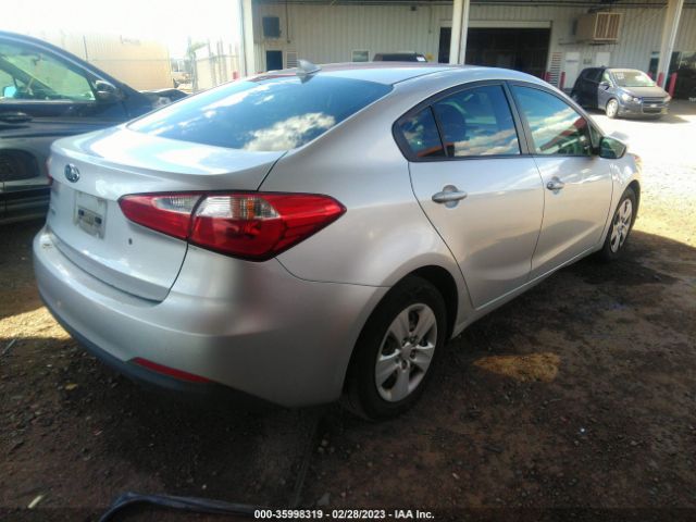 KNAFK4A61F5425752 KIA FORTE LX