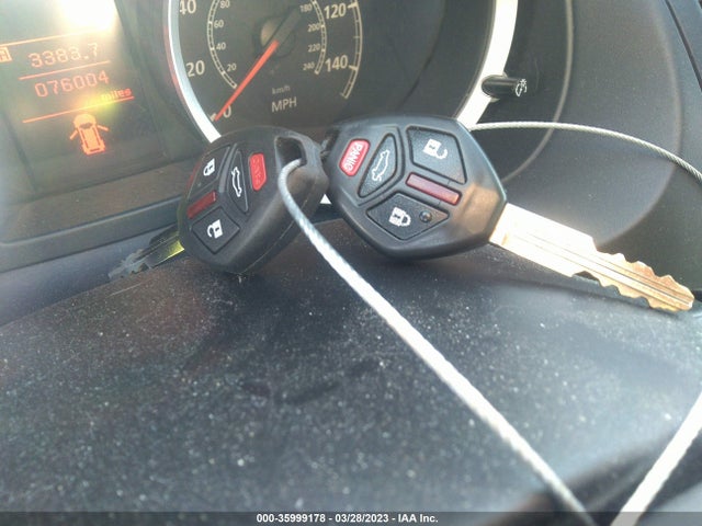 JA32U2FUXFU014930 Mitsubishi LANCER ES