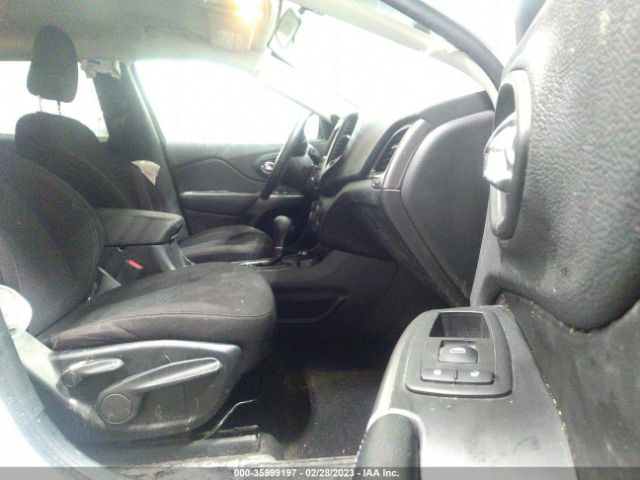 1C4PJMCB5KD372428 Jeep Cherokee Latitude