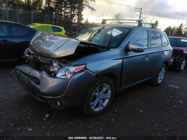 JA4AZ3A35EZ017894 Mitsubishi Outlander Se