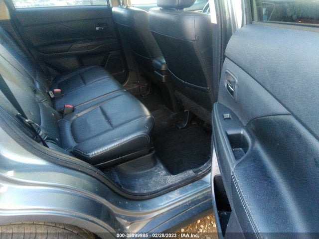 JA4AZ3A35EZ017894 Mitsubishi Outlander Se