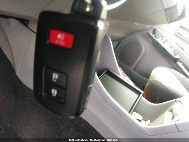 Toyota Prius V Two/five/three/four 2017 JTDZN3EU6HJ073918 Image 3
