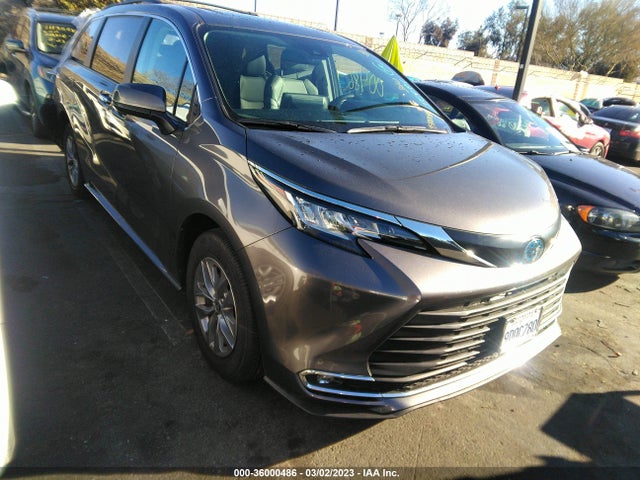 2022 TOYOTA SIENNA XLE VIN: 5TDJRKEC7NS136655