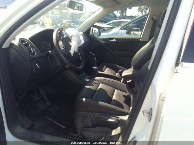 2013 VOLKSWAGEN TIGUAN SE W/SUNROOF & NAV VIN: WVGAV3AX9DW569107