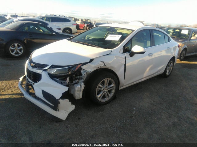 Chevrolet CRUZE LT 2018 1G1BE5SM9J7240236 Image 2