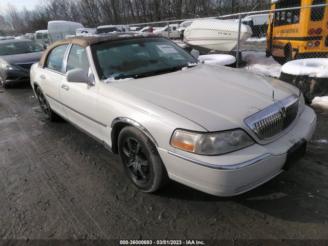 Lincoln Town Car Ultimate 2004 1LNHM83W54Y620898 главное изображение