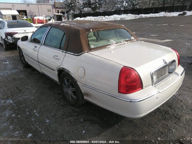 Lincoln Town Car Ultimate 2004 1LNHM83W54Y620898 Image 4