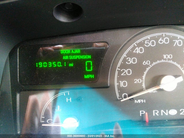 Lincoln Town Car Ultimate 2004 1LNHM83W54Y620898 Image 8