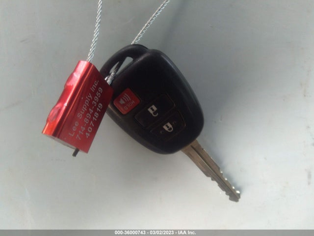 Toyota RAV4 LE 2015 JTMBFREV6FD139020 Image 3