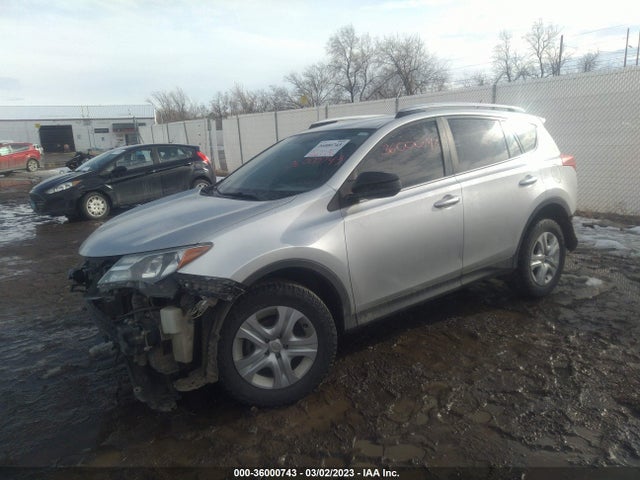 Toyota RAV4 LE 2015 JTMBFREV6FD139020 Image 2