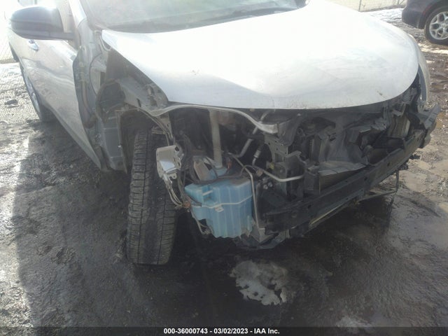 Toyota RAV4 LE 2015 JTMBFREV6FD139020 Image 8