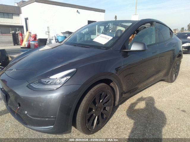 Tesla Model Y Long Range 2021 5YJYGDEE4MF084146 Image 2