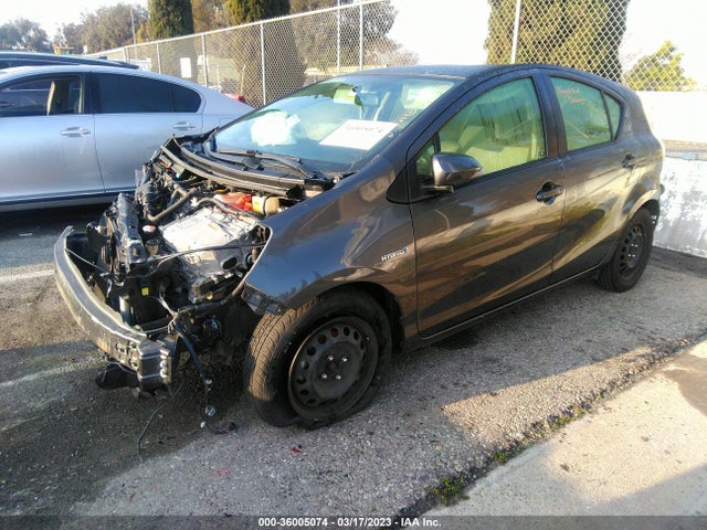 Toyota Prius C One/two/three/four 2016 JTDKDTB37G1135549 Image 2