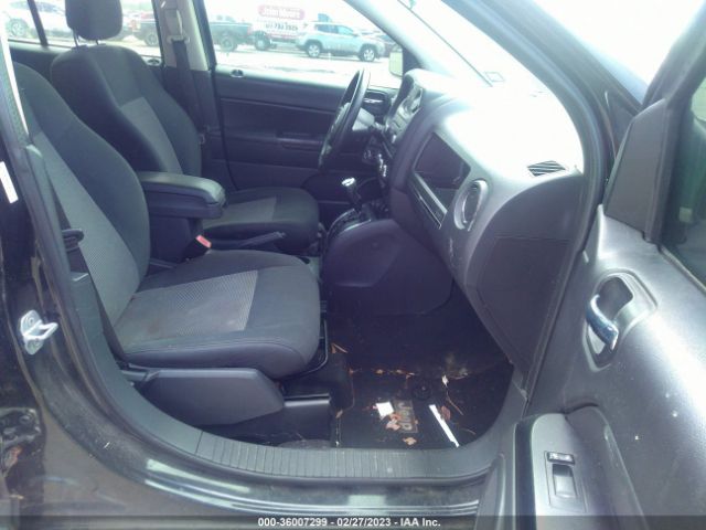 1C4NJCBA8CD528747 Jeep Compass Sport