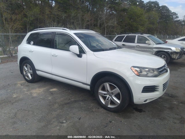2014 Volkswagen Touareg, VIN: WVGEP9BP2ED006958