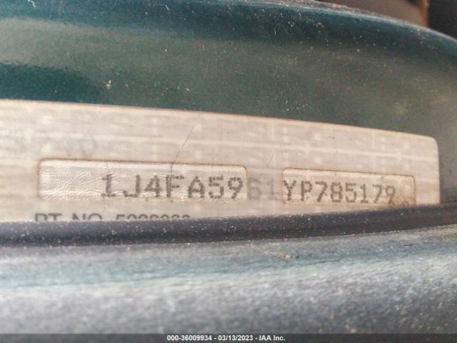 1J4FA59S1YP785179 Jeep Wrangler Sahara