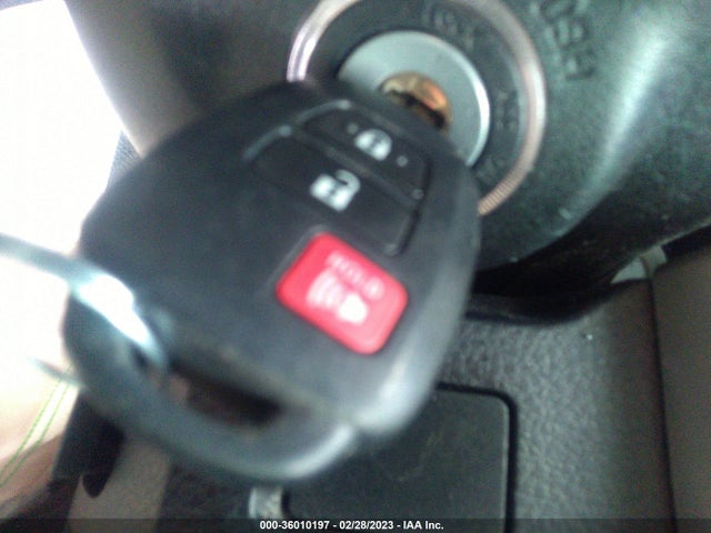 Toyota RAV4 LE 2018 2T3ZFREV5JW415603 Image 3