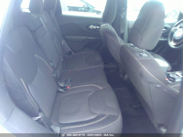 1C4PJLCB0HW508584 Jeep Cherokee Latitude