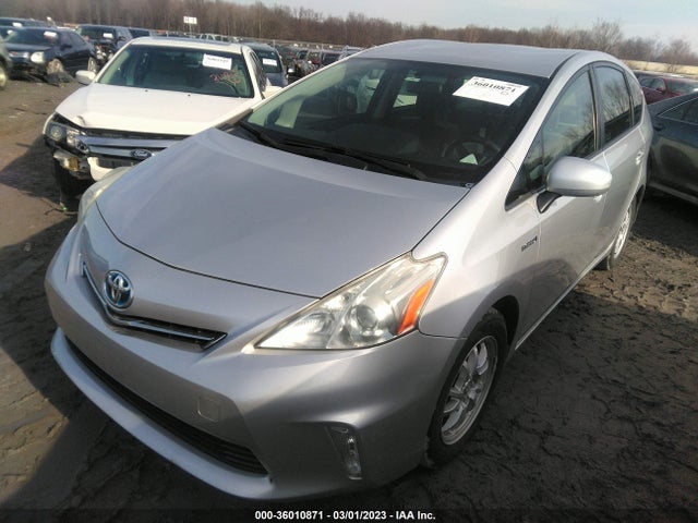 Toyota Prius V Two/three/five 2012 JTDZN3EU9C3112983 Image 2