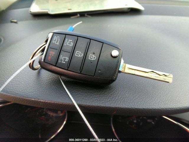 KNDMB5C16M6663590 KIA SEDONA LX