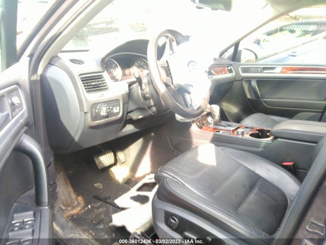 WVGFK9BP8CD005460 Volkswagen Touareg Lux