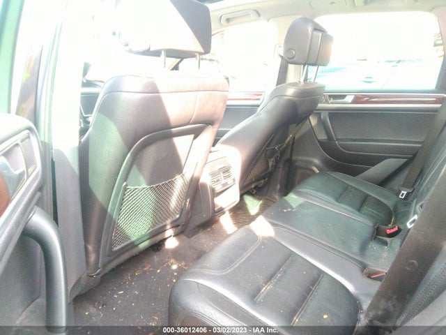 WVGFK9BP8CD005460 Volkswagen Touareg Lux
