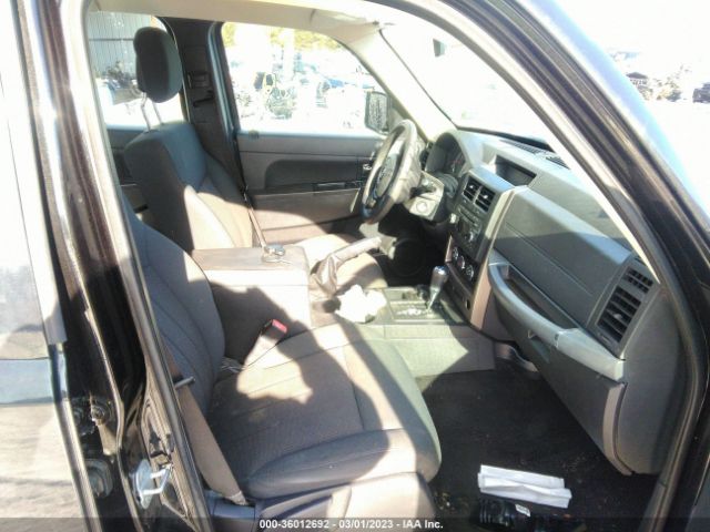 1C4PJMAK6CW209456 Jeep Liberty Sport