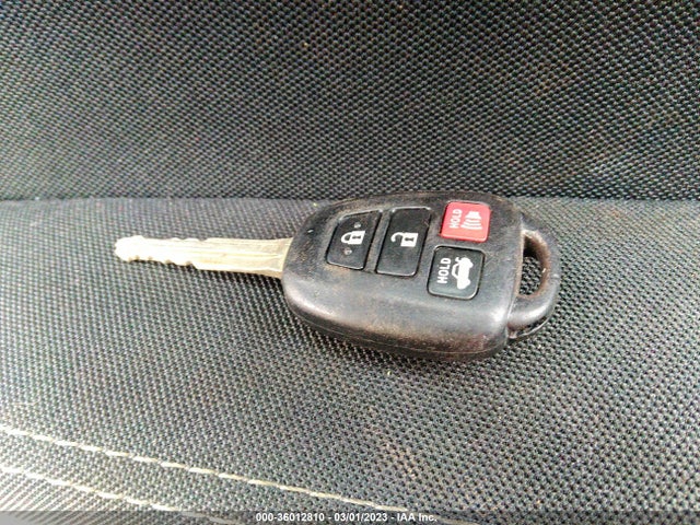 Toyota Corolla L/le/xle/se 2017 5YFBURHE2HP686531 Image 3