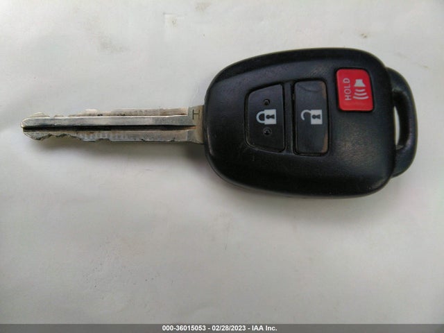 2018 Toyota RAV4, VIN: JTMZFREV2JD130693