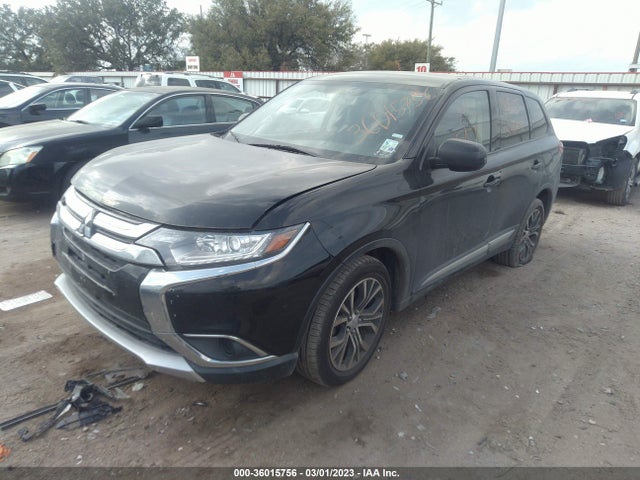 JA4AD2A3XJJ000414 Mitsubishi Outlander Es