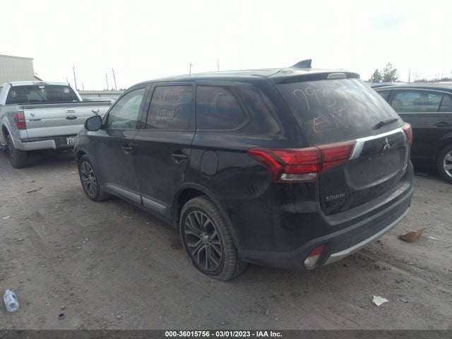 JA4AD2A3XJJ000414 Mitsubishi Outlander Es