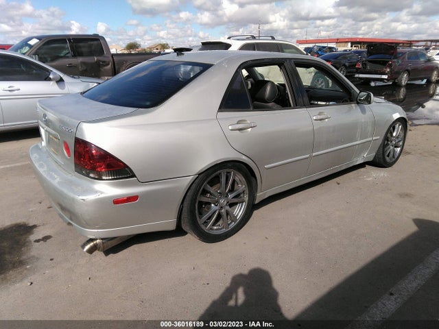 2002 LEXUS IS 300 VIN: JTHBD192120062712
