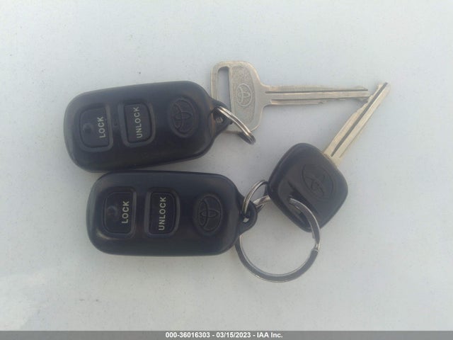 2003 TOYOTA COROLLA CE/LE VIN: JTDBR38E632015062