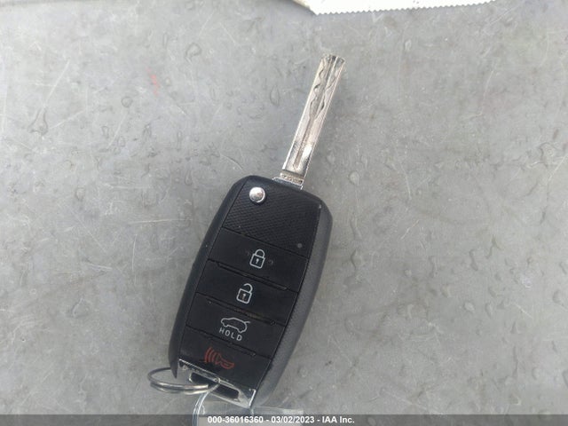 KIA SOUL + 2017 KNDJP3A56H7490278 Image 3