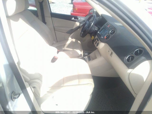 2010 VOLKSWAGEN TIGUAN SE W/LEATHER VIN: WVGAV7AX6AW000346